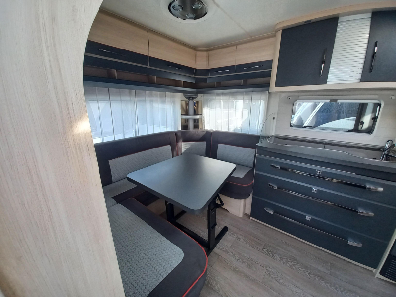 Hobby De Luxe Edition 460 UFE cassetteluifel-mover  foto: 4