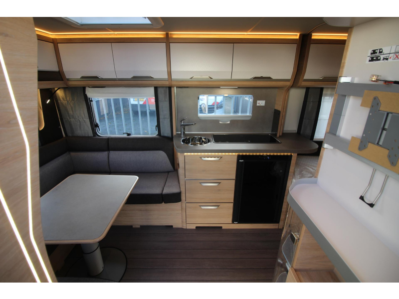 Knaus Sudwind Black Selection 450 FU Frans bed & rondzit!  foto: 5