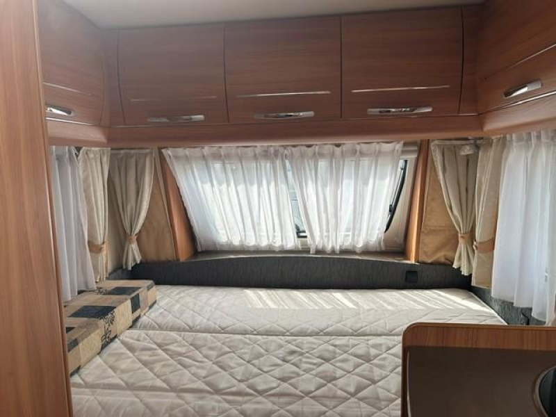 Hobby De luxe Easy 400 SF MOVER+VOORTENT+FIETSENDRA 