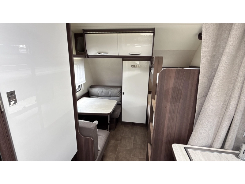 Bürstner Averso Plus 510 TK kinderkamer rondzit  foto: 11