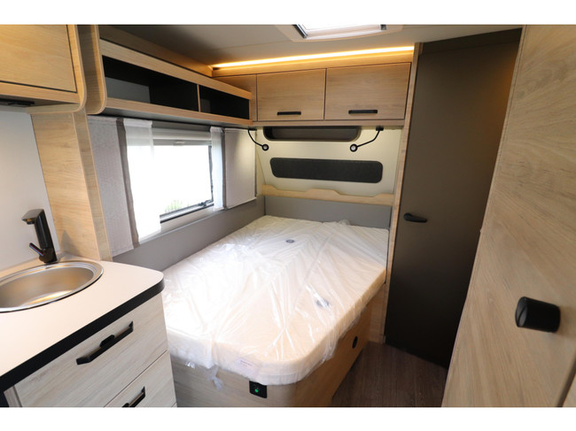 Weinsberg CaraOne Edition HOT 450 FU MODEL 2026 Frans Bed  927 foto: 9