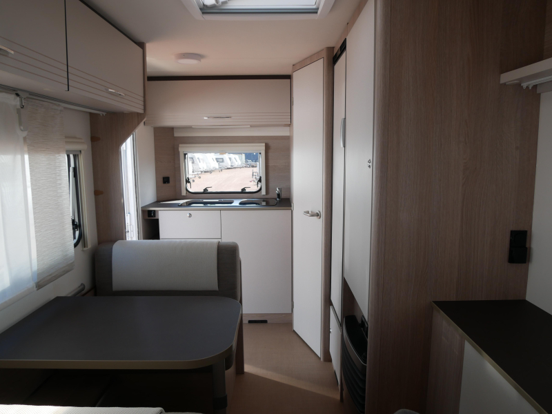 Bürstner Premio Life 425 TS Mover, voortent  foto: 15