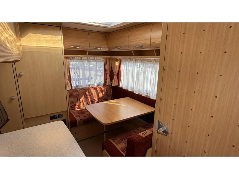 Dethleffs Camper 440 DB dwars bed zit toilet  foto: 1
