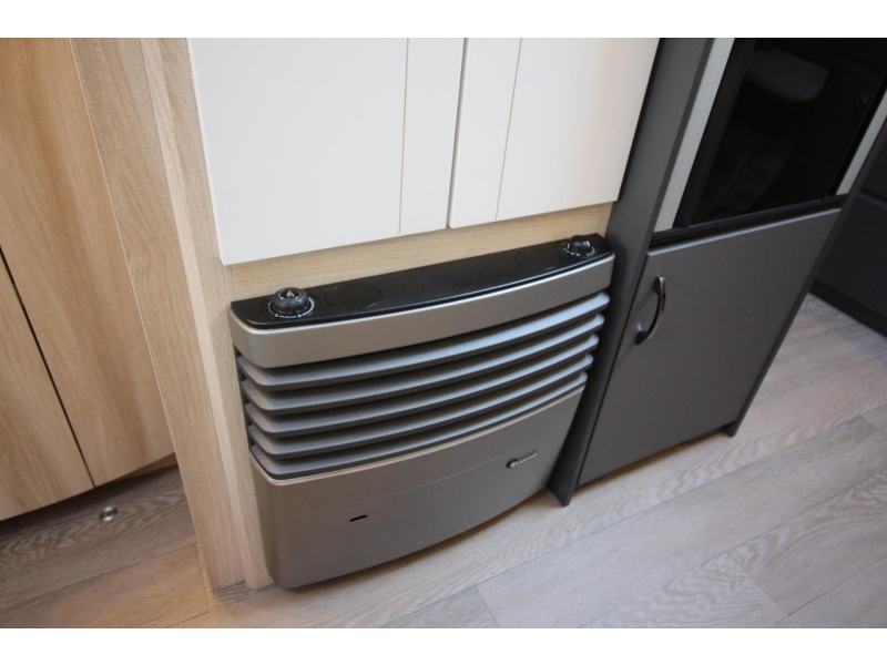 Hobby De Luxe 400 SFE Frans bed & hoge koelkast  foto: 18
