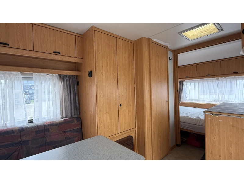 Knaus Sudwind 450 rondzit dwars bed toilet  foto: 3