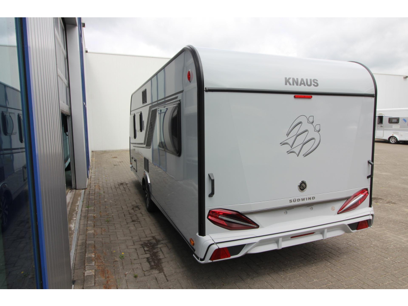Knaus Sudwind Black Selection 540 UE Panoramaraam + Enkelbed 