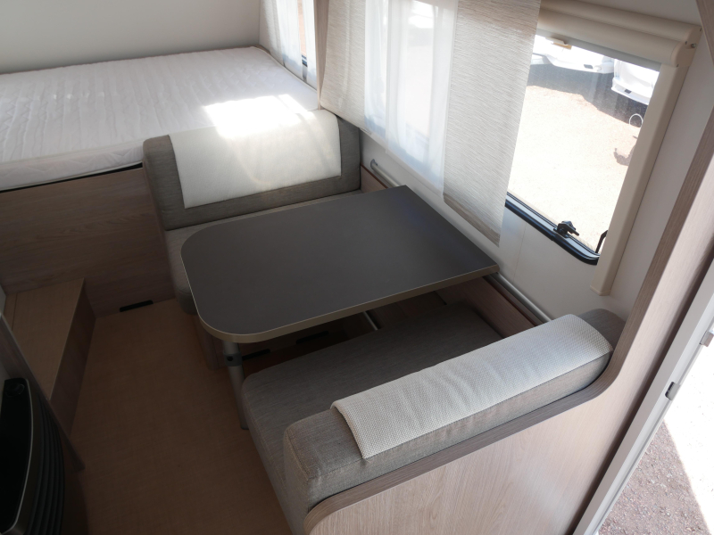 Bürstner Premio Life 425 TS Mover, voortent  foto: 10