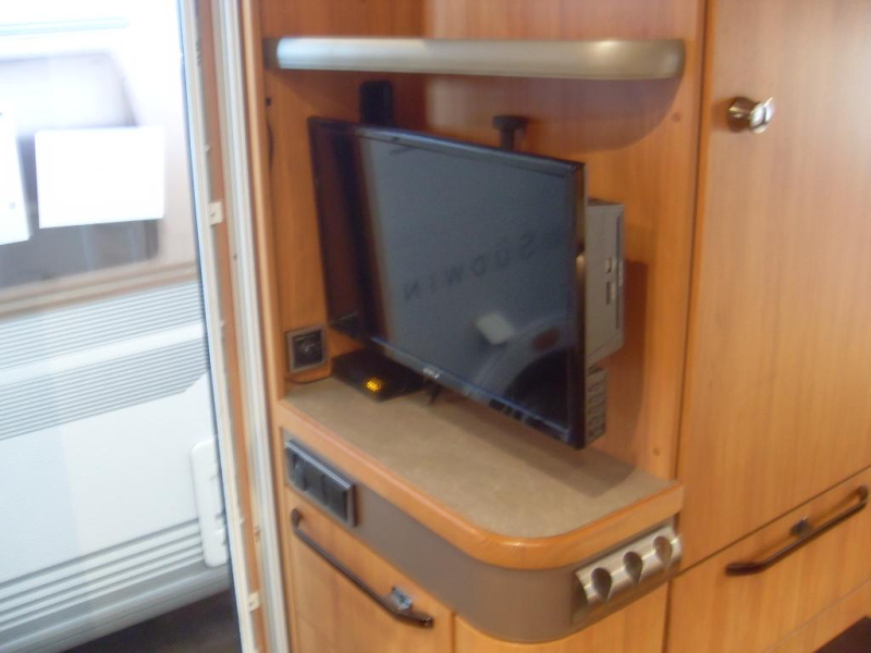 Eriba Nova Winner Edition 465 GL met Mover 