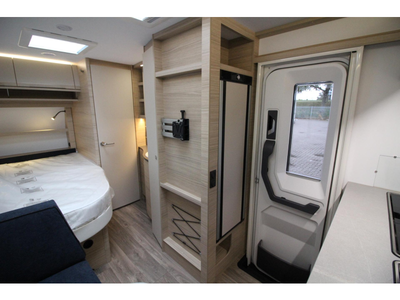 Fendt Bianco Activ 390 FHS Frans bed & hoge koelkast  foto: 13