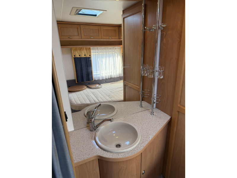Bürstner Amara 450 TS FRANSBED RONDZIT VOORTENT  foto: 19