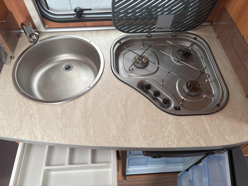 Eriba Nova Light 470 Mover/Thule luifel  foto: 7