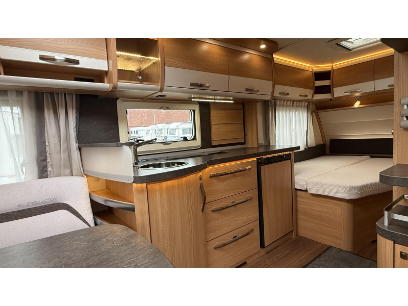 Knaus Sudwind Silver Selection 500 FU frans bed rondzit toilet 