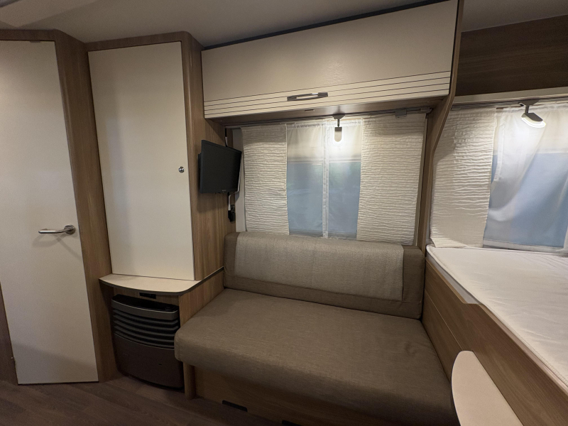 Bürstner Premio Life 490 TK Stapelbed / mover /luifel  foto: 18