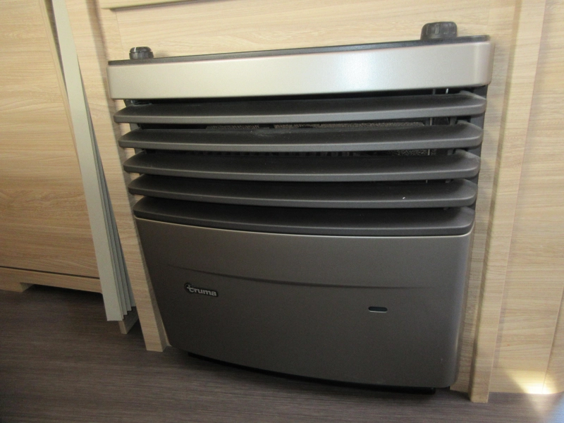 Knaus Sudwind 60 Years 450 FU ZEER NETJES, VASTE LUIFEL  foto: 14