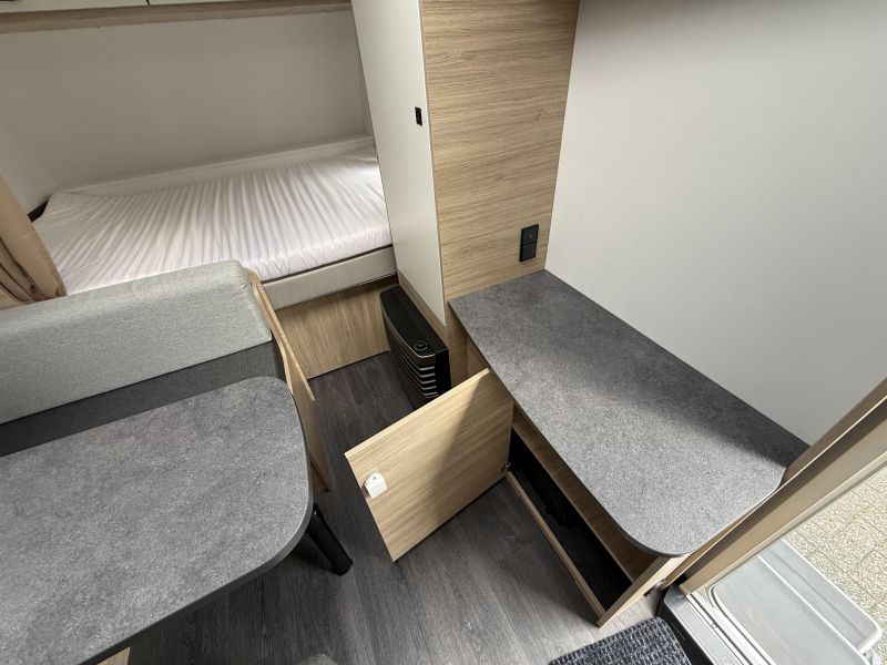 Caravelair Alba 400 VASTBED TREINZIT LUIFEL  foto: 12