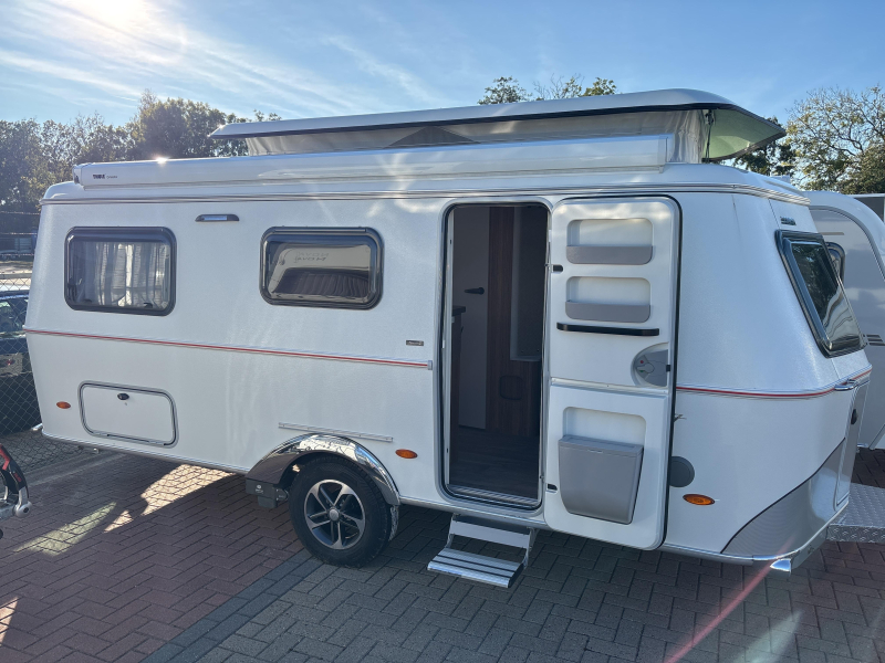 Eriba Touring 630 Legend Mover/Thule luifel  foto: 1