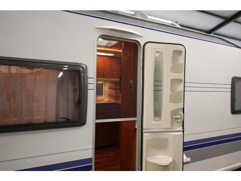 Hobby Excellent 460 UFE Mover Voortent Fietsenrek  foto: 21