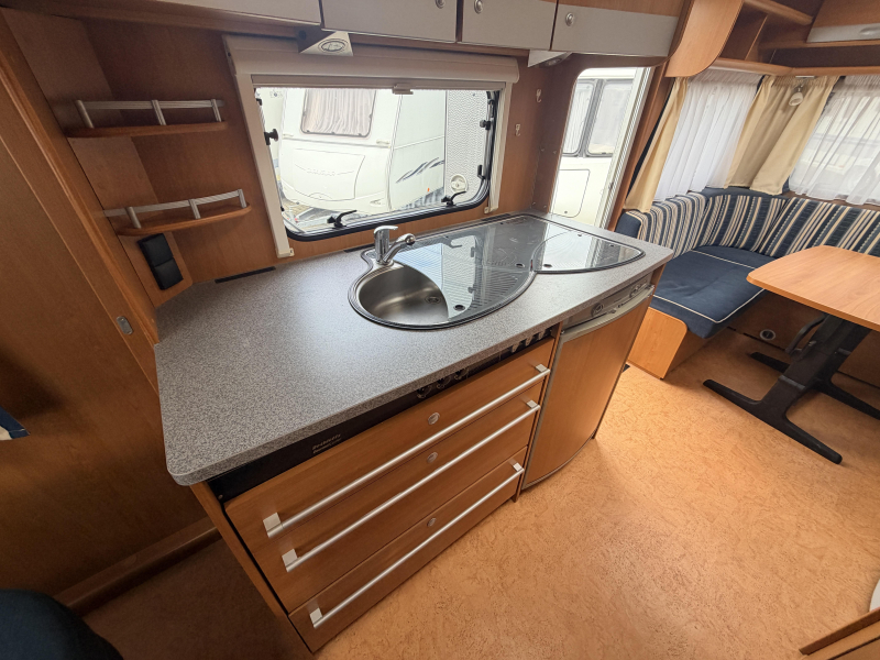 Dethleffs Camper Lifestyle 590 S Queensbed Airco tent  foto: 10