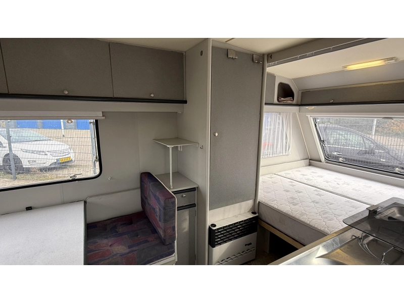 Beyerland Sprinter 430 TM treinzit vast bed toilet  foto: 4
