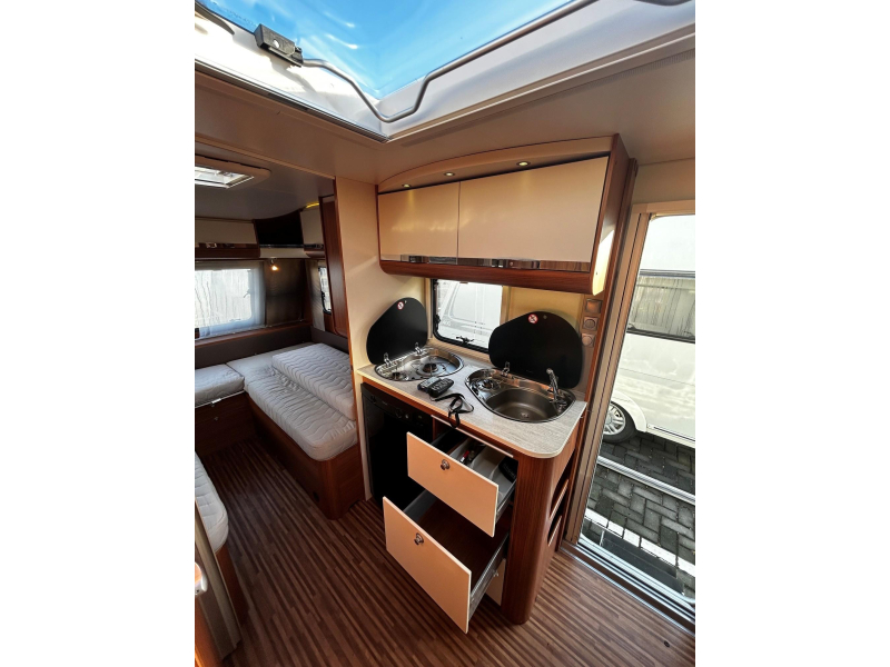 Adria Adora 472 LU Level/mover/2x voortent  foto: 7