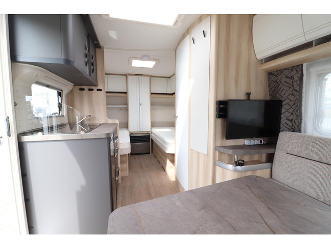 Hobby De Luxe 460 LU Autark / Enkele bedden foto: 8
