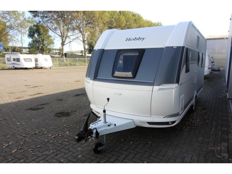 Hobby De Luxe 460 UFE Frans bed & rondzit! 