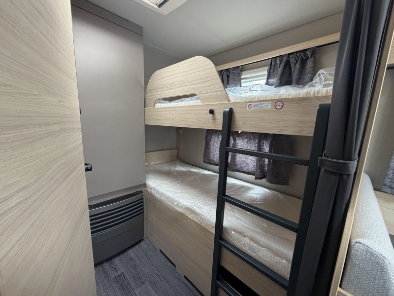 Weinsberg CaraLife 500 QDK stapelbed / dwarsbed  foto: 11