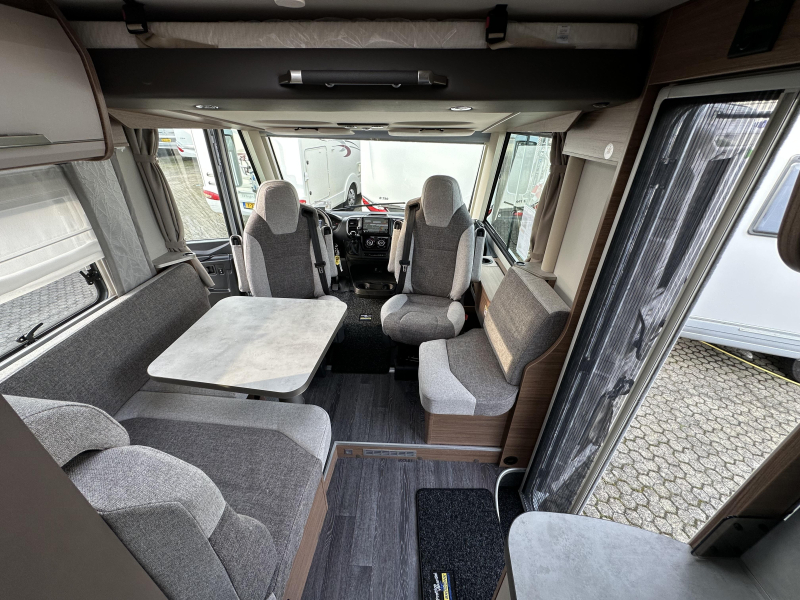 Knaus Van I 650 MEG AUTOMAAT COMPACT 180 PK  foto: 2
