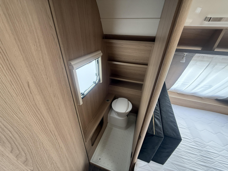 Bürstner Averso Plus 500 TS VOORTENT/HEFBED/6PERSOONS  foto: 8
