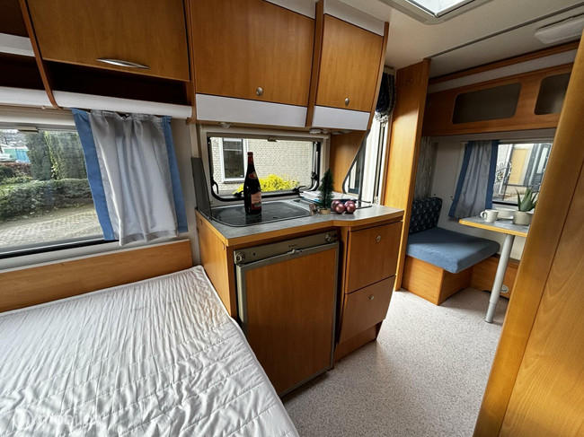 Knaus Eifelland Holiday super netjes dwarsbed zakluifel foto: 10