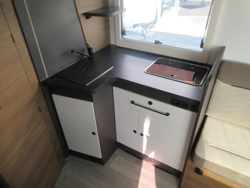 Benimar Cocoon 425 GROOT STAPELBED EN HEFBED 