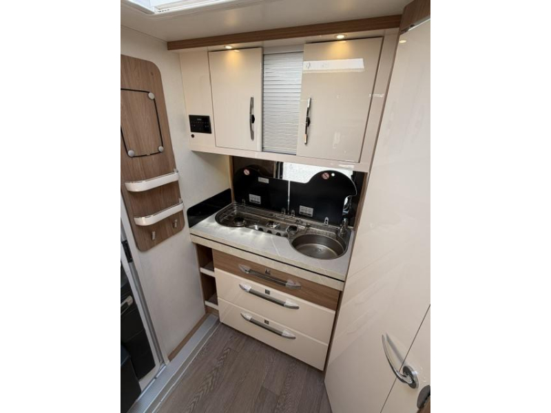 Hobby Excellent 460 SL Incl. Mover en Luifel  foto: 18