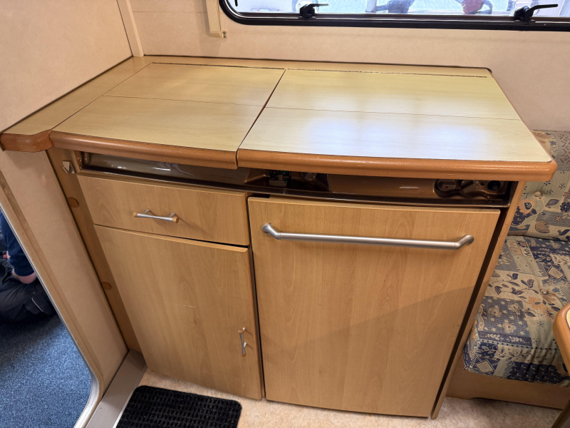 TEC Travel King 390 ATF TREINZIT VASTBED VOORTENT  foto: 9