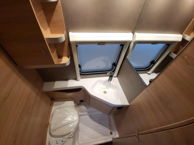 Knaus Sudwind Black Selection 460 EU super compleet af fabriek  foto: 12