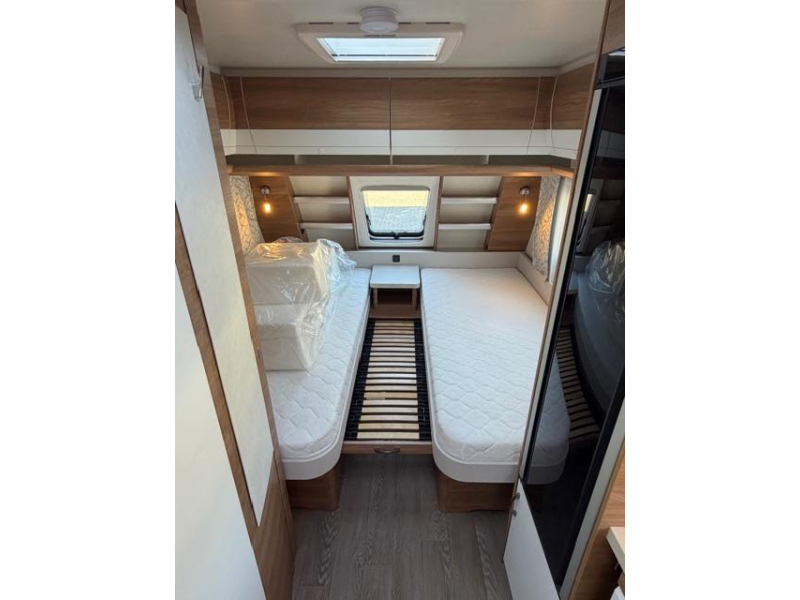 Hobby De Luxe 495 UL Incl Mover Airco Voortent  foto: 16