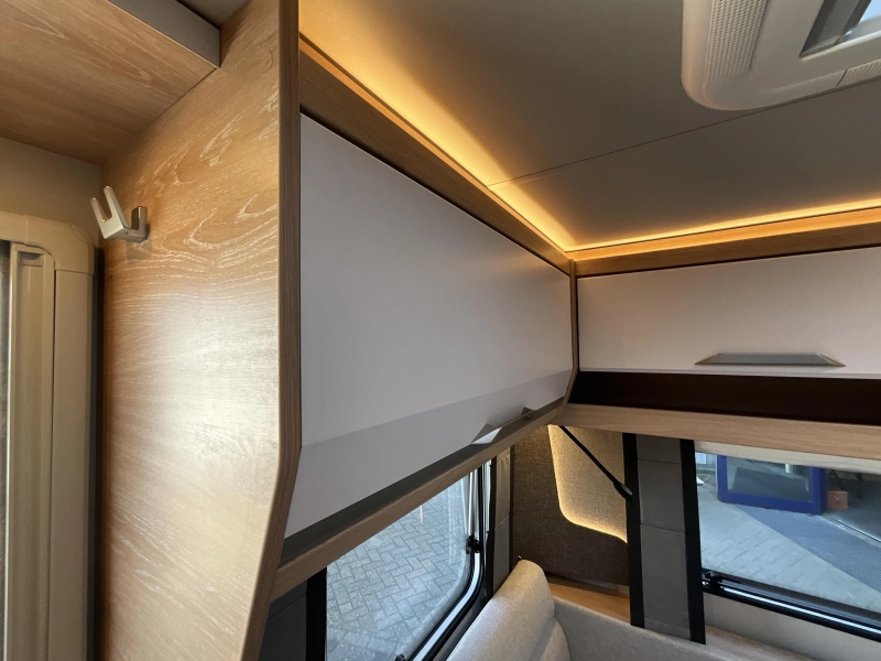 Knaus Sudwind Black Selection 460 EU ENKELE BEDDEN-DESIGN  foto: 13