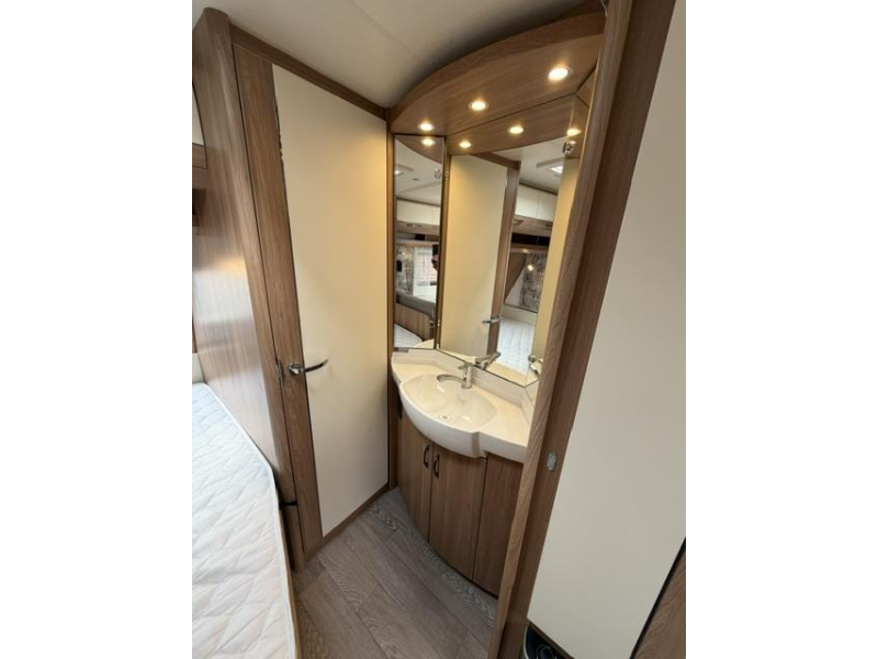 Hobby De Luxe 400 SFE Incl. Mover en Voortent  foto: 16