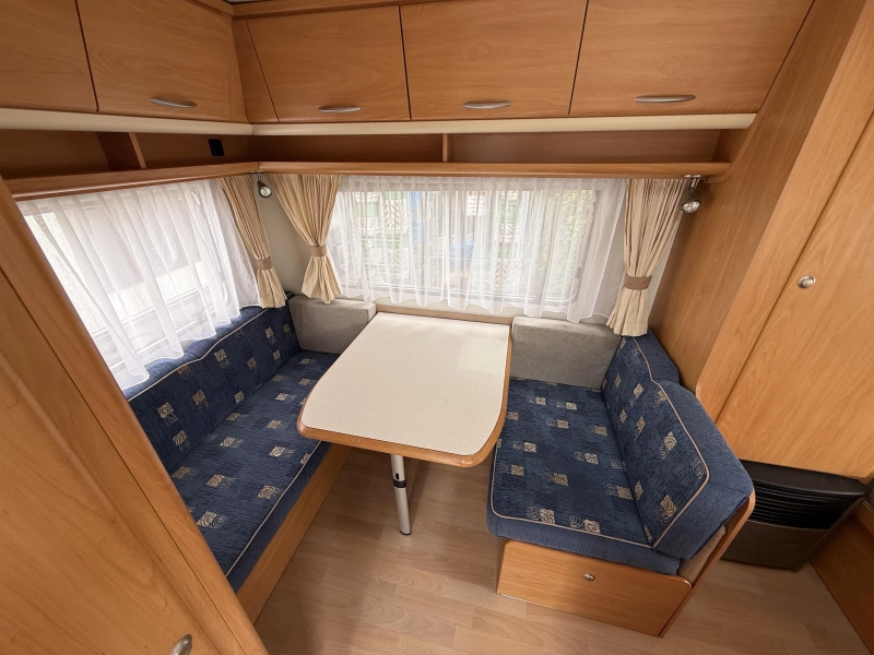 Chateau Caratt 390 + voortent 