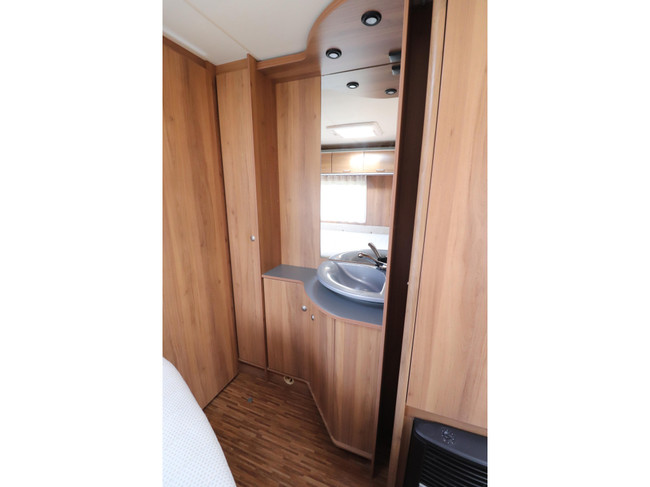Bürstner Averso 495 TK Stapelbed / Voortent foto: 6