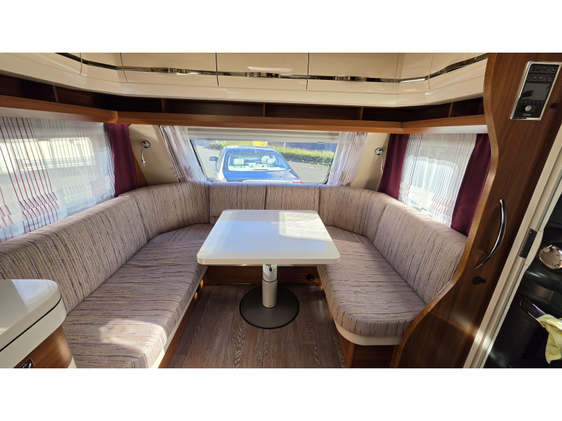 Hobby Excellent 560 WLU leveller systeem vloerver  foto: 13