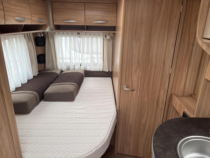 Eriba Nova Light 465 Mover/Thule luifel  foto: 9