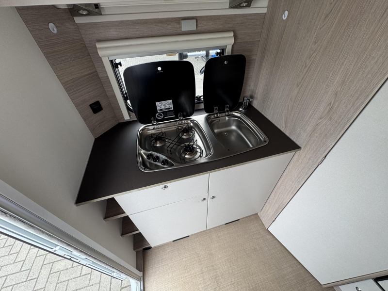 Bürstner Premio Life 480 TS E&P Levelsysteem  foto: 6