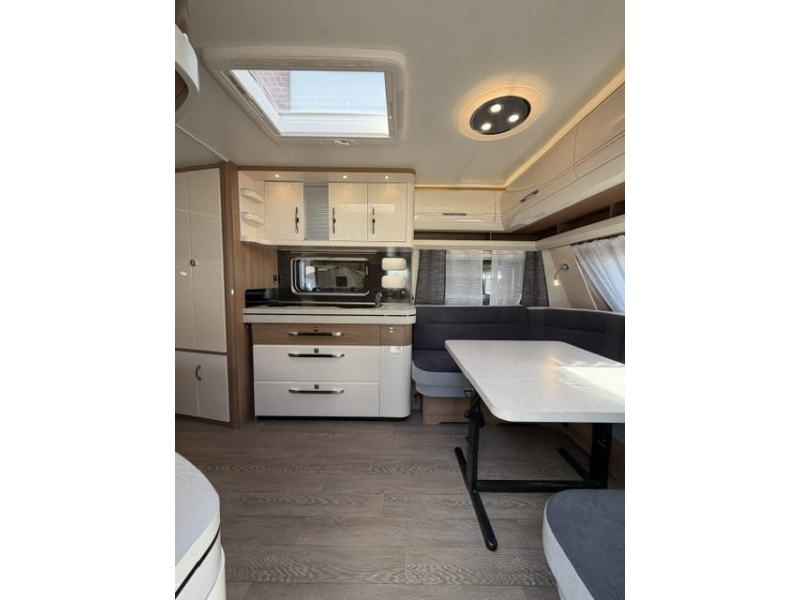 Hobby Excellent 560 WFU Incl. Mover en Luifel  foto: 11