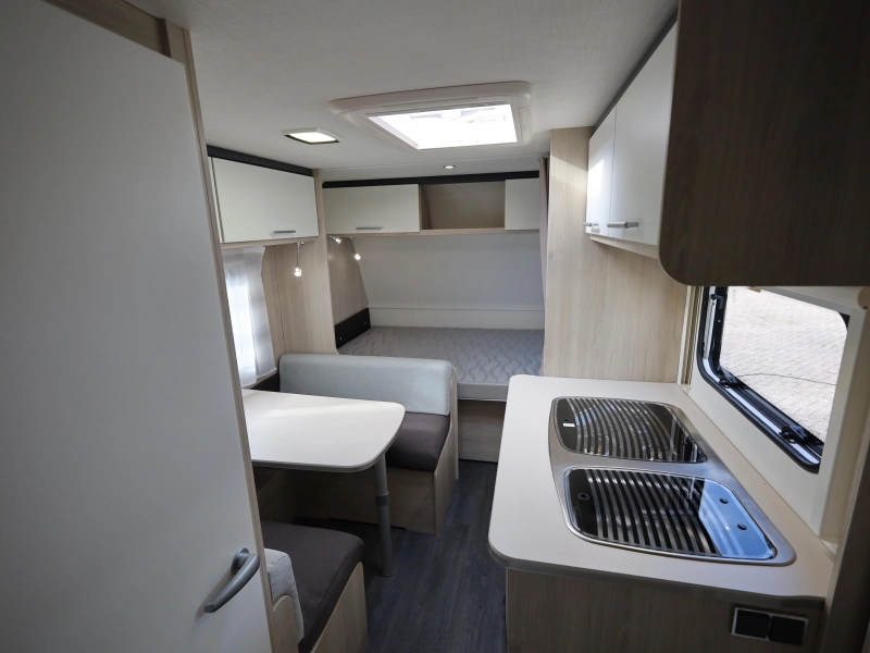 Caravelair Alba Family 466 Stapelbed én vast bed 