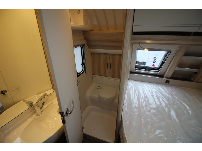 Hobby De Luxe 460 UFE Frans bed & rondzit!  foto: 20