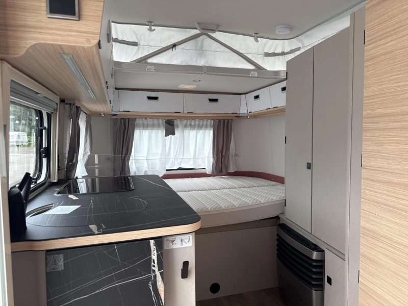 Eriba Touring 530 Tango Red 2025 Luifel  foto: 5