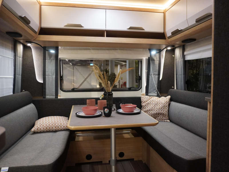 Knaus Sudwind Black Selection 460 EU ENKELE BEDDEN  foto: 5