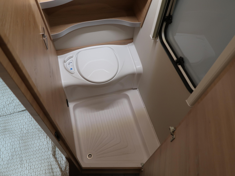 Knaus Sudwind Black Selection 500 FU RONDZIT FRANS BED  foto: 6