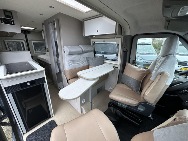 Bürstner Delfin C 621 LENGTE BEDDEN + TREKHAAK