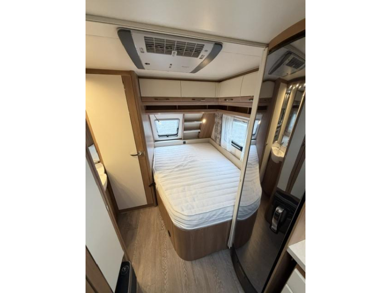 Hobby De Luxe 540 KMFE 3 stapelbed Mover Airco  foto: 17